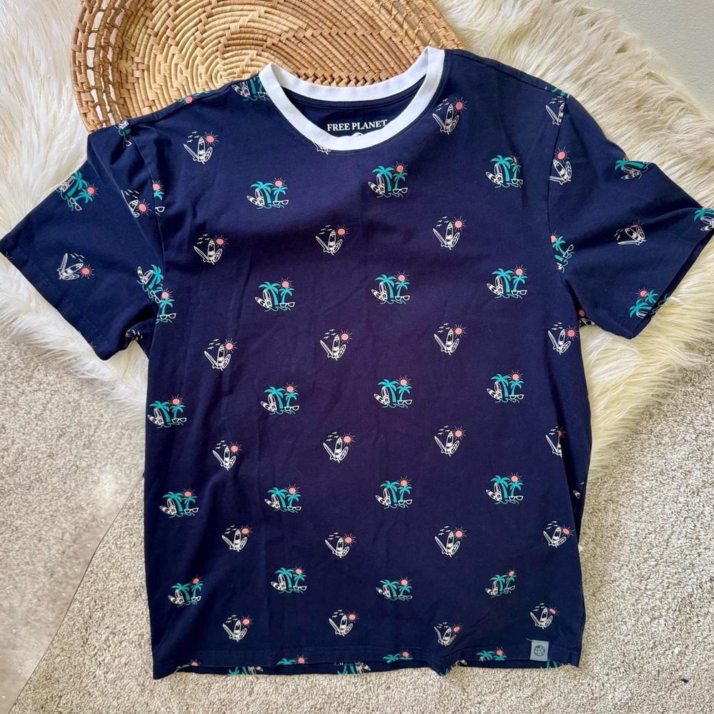 Free Planet Navy Blue Short Sleeve Surfing Palm Tree Beach T-Shirt Size Medium